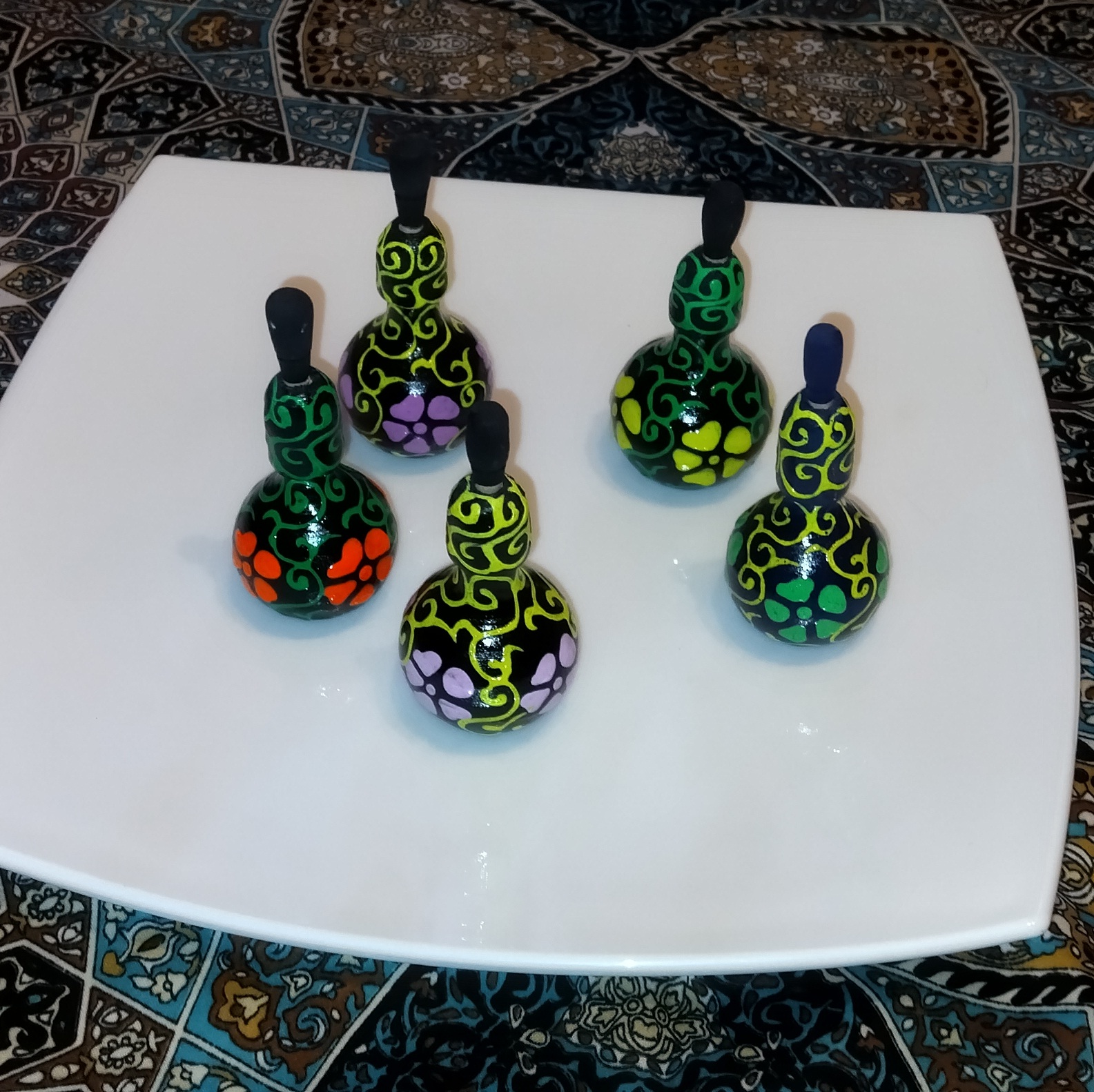 سرمه دان چوبی زمینه مشکی